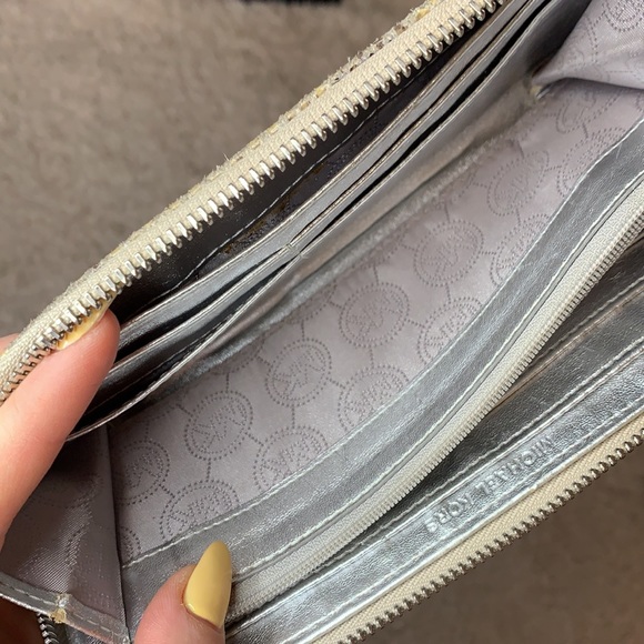 Michael Kors Wallet - Picture 3 of 5